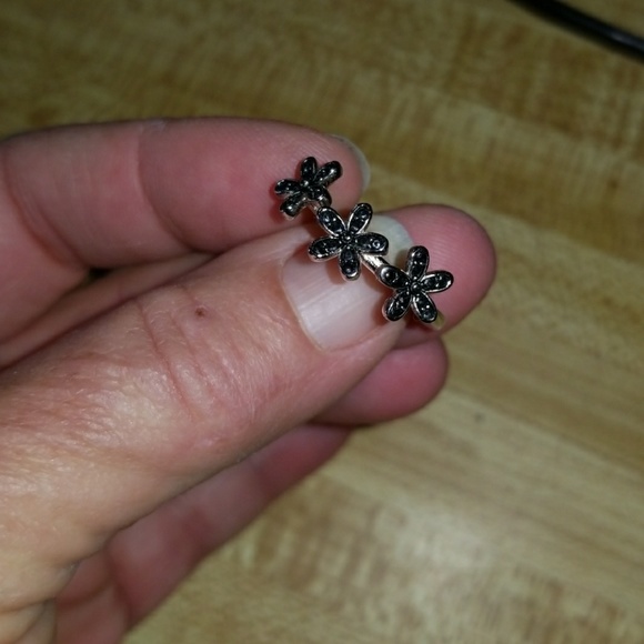 Sterling silver dazzling daisies ring - Picture 4 of 4